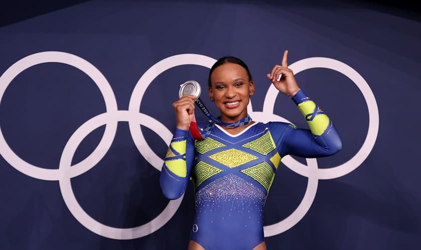 Rebeca Andrade levou prata e ouro para o Brasil nas Olimpíadas 2020. (Foto: Getty Images)