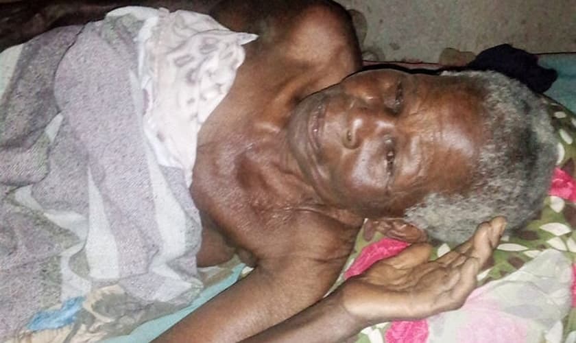 Após o ataque, a idosa recebeu atendimento médico por lesões nas costas, costela e tórax e ainda continua hospitalizada. (Foto: Morning Star News).