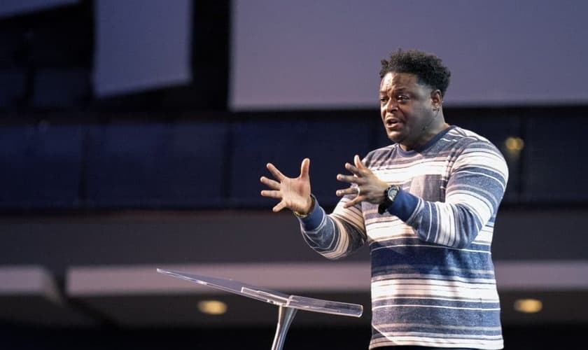Derwin L. Gray refletiu sobre o papel e a importância da oração na vida do cristão. (Foto: Mighty Pursuit).