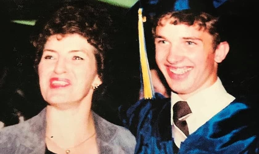 Aos 15 anos, Greg Stier evangelizou sua mãe e ela recebeu Jesus. (Foto: Reprodução/Facebook).