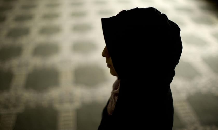Jamila era muçulmana praticante, mas já tinha ouvido falar do amor de Jesus. (Imagem ilustrativa: AP Photo/Matt Rourke)
