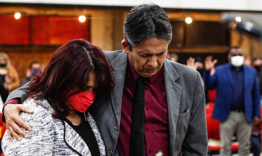 Líderes religiosos ficaram na frente dos profissionais de saúde e segurança. (Foto: IEAD Canoas).