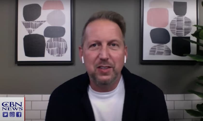 Bobby Gruenewald, ex-ateu que se converteu ao ler a Bíblia. (Foto: Captura de tela/Youtube)