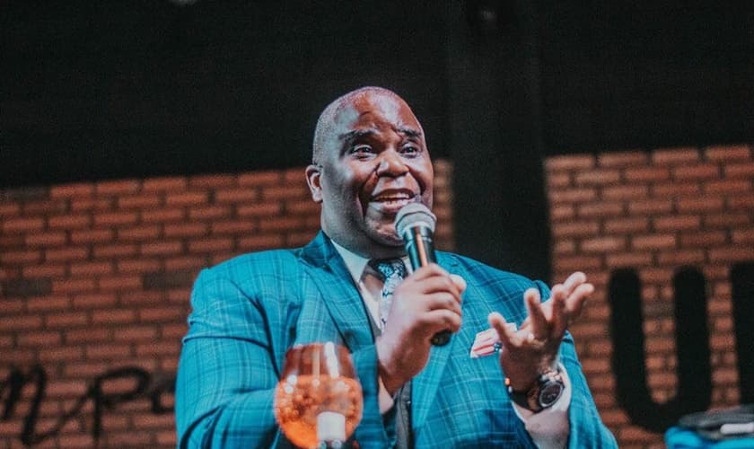 Junto com a esposa Wilma Berry, o missionário pastoreava a nova Missão da Rua Azusa. (Foto: Reprodução/Facebook).