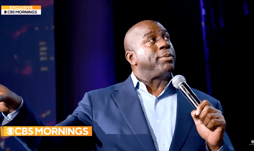 O cristão e ex-jogador da NBA foi diagnosticado com o vírus HIV em 1991. (Foto: Reprodução/CBS).