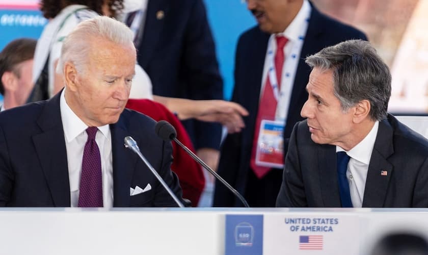 Antony Blinken ao lado de Joe Biden na Cúpula do G20 em Roma. (Foto: Departamento de Estado/Ron Przysucha)