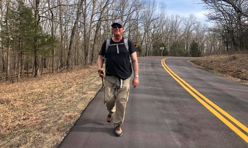 John Halvorsen está na sua quarta caminhada de intercessão, que iniciou em 1998. (Facebook/Prayer Walk America).