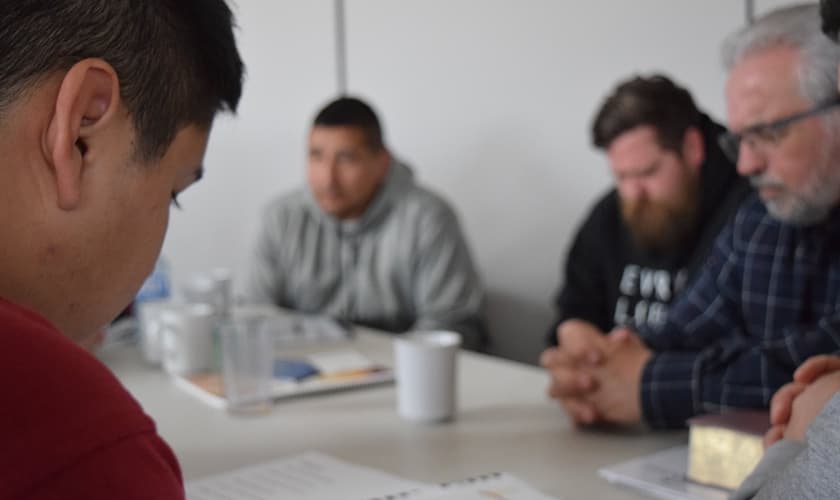 Orações e encorajamento fazem parte do programa Desafio Adulto e Jovem. (Desafio Adulto e Jovem do Canadá Central / Facebook)