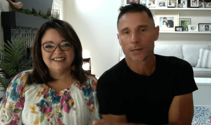 Jodie e Billy Ballenger viviam no crime até serem evangelizados por uma família cristã. (Foto: YouTube/100 Huntley).