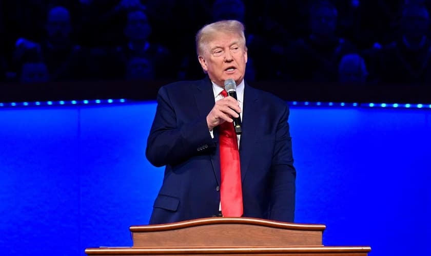 Ex-presidente Donald Trump durante culto nos EUA. (Foto: First Baptist Dallas/Facebook)
