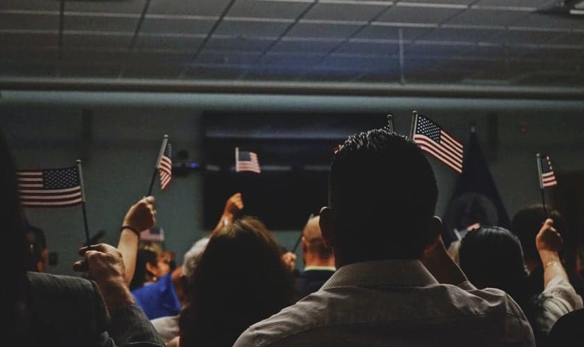 Estudiosa diz que a idolatria às celebridades está num nível além do normal. (Foto: Kerwin Elias/Unsplash)