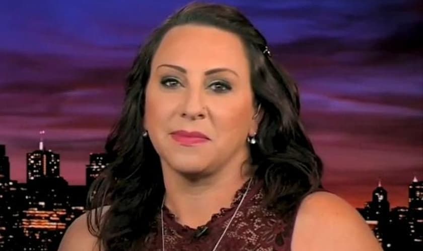 Jéssica Konen, mãe da menina que foi influenciada pela escola a se tornar transgênero. (Foto: Captura de tela/Vímeo/Entrevista Fox & Friends/Fox News)