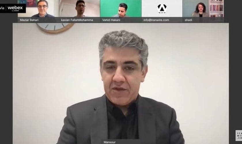 Maziar Bahari, da IranWire, foi um dos apresentadores do webinar “A Perseguição aos Cristãos no Irã”. (Foto: Reprodução / Article 18)
