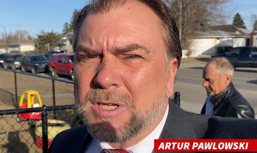 O pastor foi preso cinco vezes desde o início da pandemia. (Foto: Artur Pawlowski/YouTube)