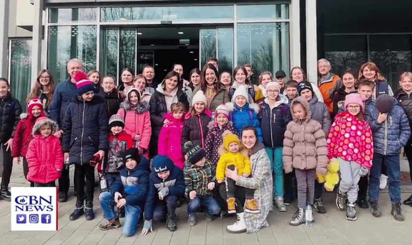 Wendy Farrell resgatou 31 crianças na Ucrânia. (Captura de tela: CBN News)