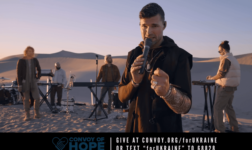 For King & Country arrecadou mais de 150 mil dólares em show beneficente. (Foto: YouTube/for King & Country).