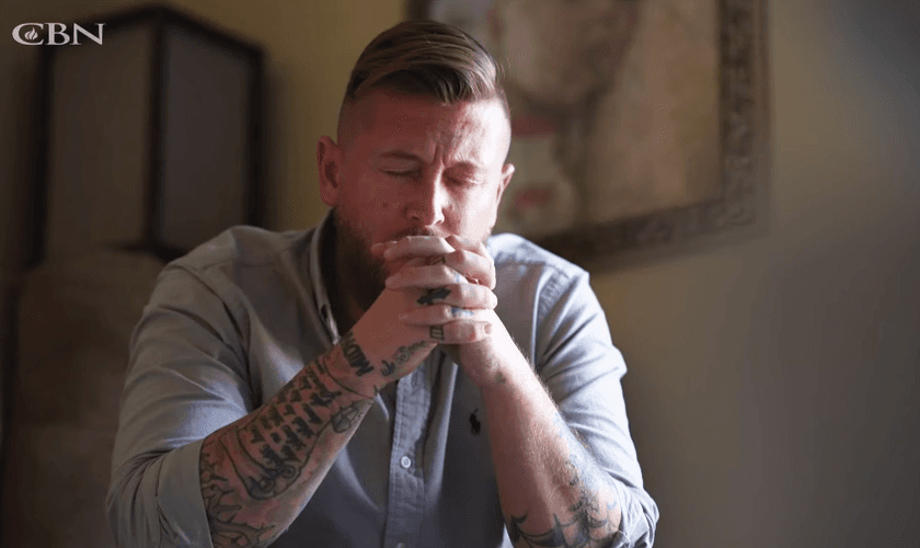 Jordan foi liberto das drogas ao se render a Jesus. (Foto: 700 Club Interactive)