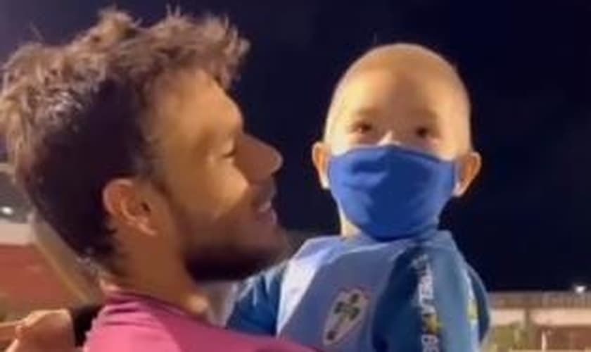 Thomazella, goleiro da Portuguesa e seu filho Gustavo. (Foto: Captura de tela/Instagram Thomazella Oficial)