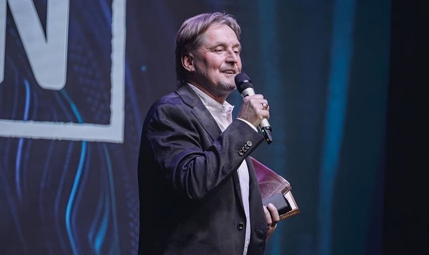 Leif Hetland ministrando na Conferência ‘On Mission’, em SP. (Foto: Francielle Cecilia / Global Awakening)