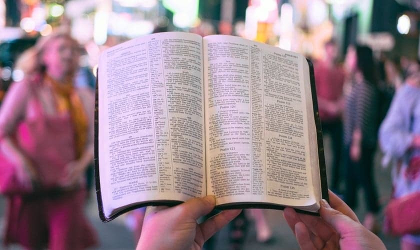 Bíblia sendo pregada às nações. (Foto representativa: Unsplash)