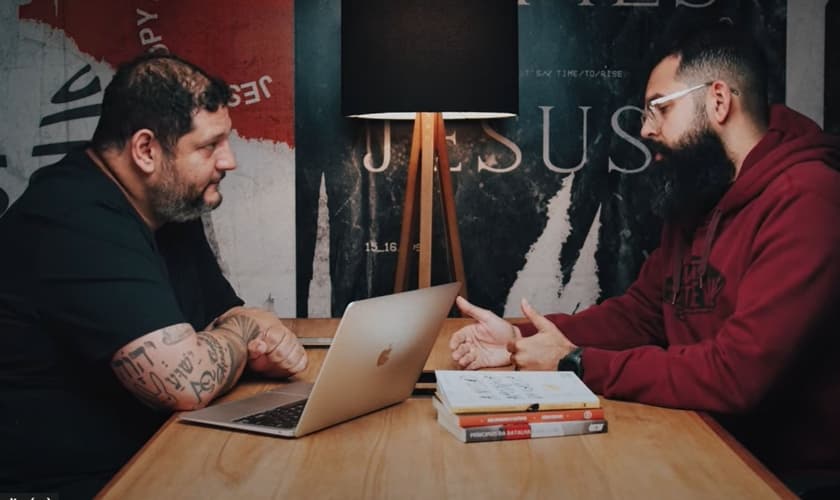 Fábio Coelho, líder do movimento Vozes e Trovões e Douglas Gonçalves, líder do movimento JesusCopy. (Foto: Captura de tela/YouTube JesusCopy).