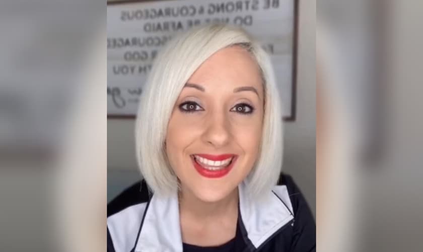 Cristina Baker foi resgatada da escuridão por Jesus. (Foto: Instagram/Cristina Baker).