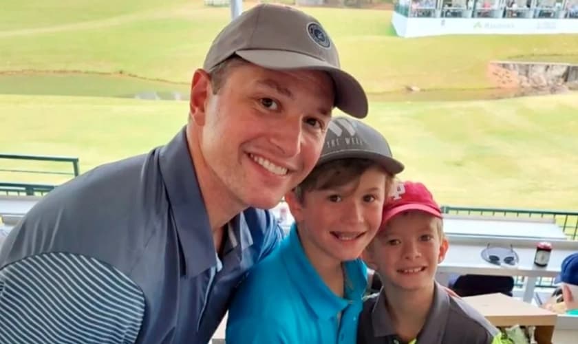 Bridon e Christian salvaram seu pai de se afogar na piscina de casa. (Foto: Reprodução/WBRC Fox 6 News).