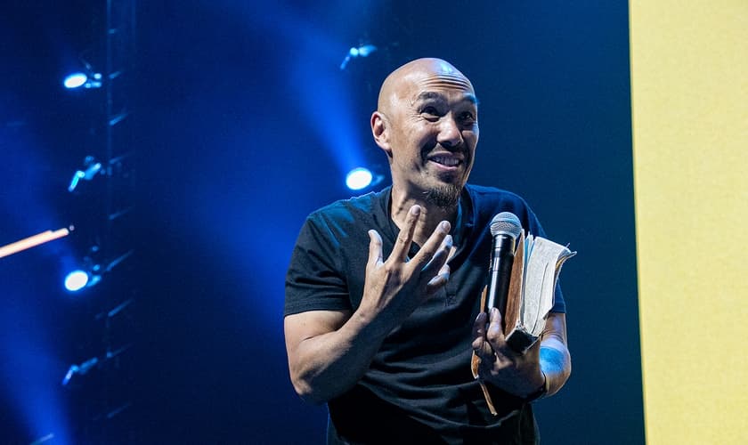 Francis Chan em ministração no The Send Norway. (Foto: Guiame/Marcos Paulo Correa)