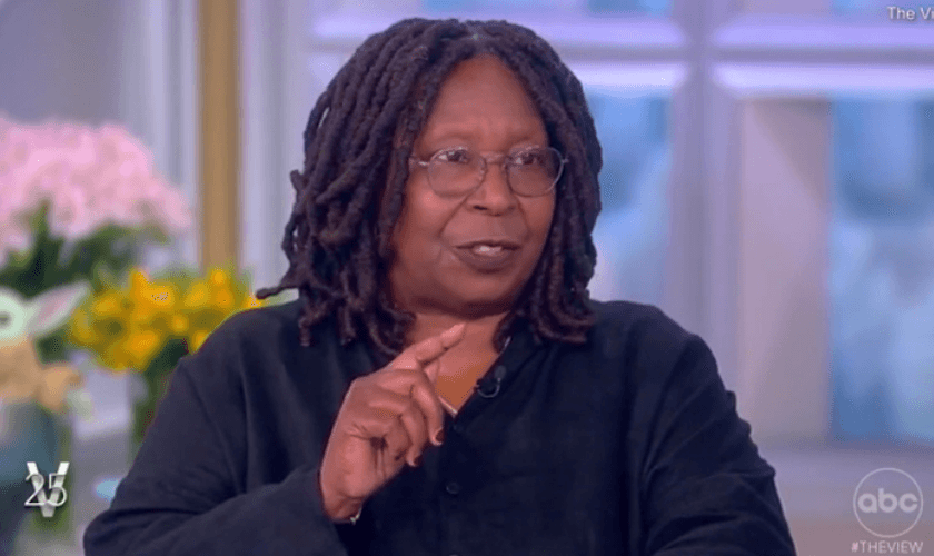 A atriz Whoopi Goldberg no "The View". (Captura de tela/The View)
