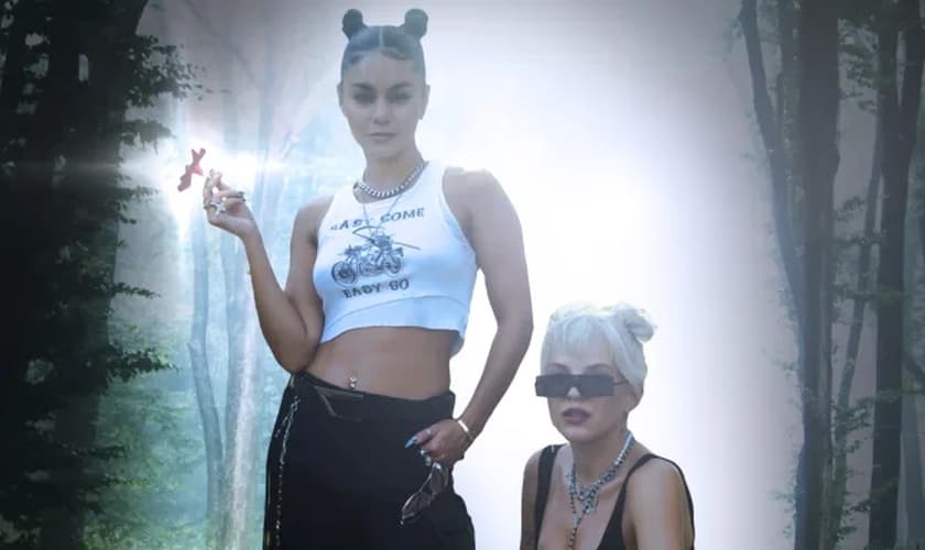 O documentário mostra a peregrinação de Hudgens a Salem para aprofundar suas experiências. (Foto: Divulgação/Bunim Murray).