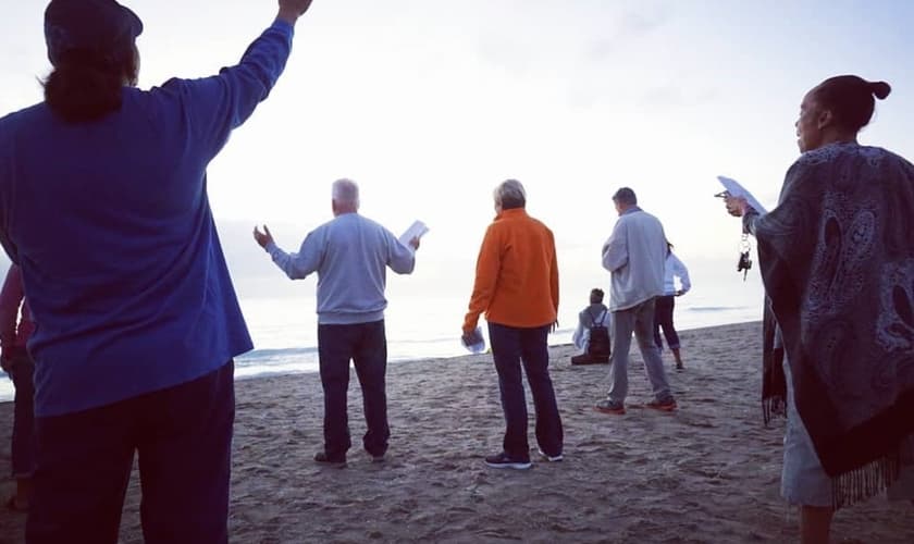 A "Sunrise Prayer Relay” está promovendo uma corrente de oração, ao nascer do sol do dia 1° de janeiro. (Foto: Instagram/Sunrise Prayer Relay).