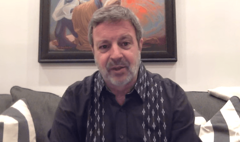 Kris Vallotton em entrevista ao ‘The Daily Signal Podcast’. (Captura de tela/YouTube/The Daily Signal)