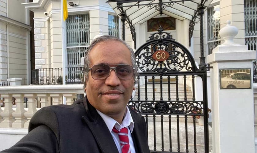 A compaixão de Joshva pelos cativos o fez atravessar fronteiras. (Foto: Reprodução/Bible Society)