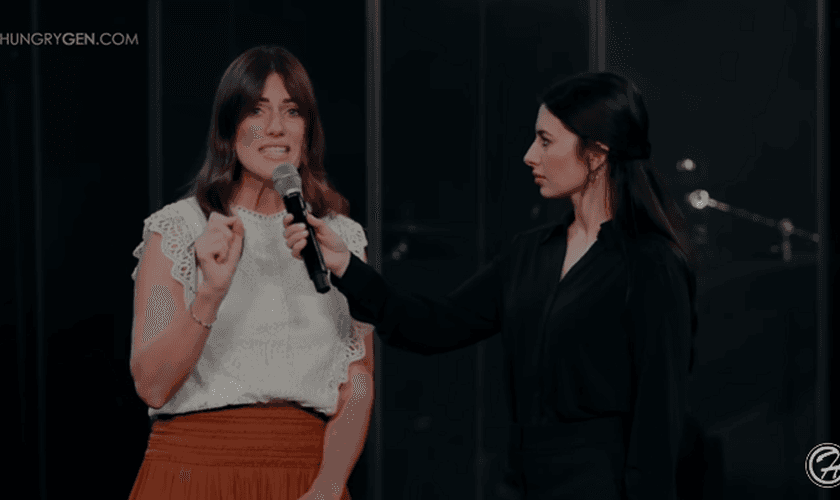 Depois de procurar no ocultismo, Kierra encontrou paz em Cristo. (Foto: Reprodução/YouTube/Hungry Generation).