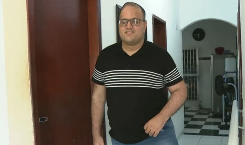 Elyon voltou a andar e tem se recuperado bem. (Foto: Reprodução/G1)