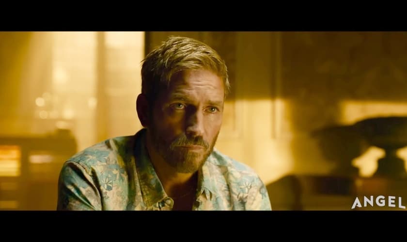 Ator Jim Caviezel. (Foto: Captura de tela/YouTube Angel Studios)