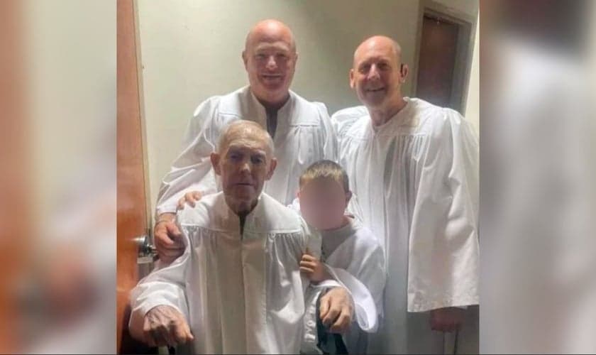 Batismo na igreja. (Foto: Reprodução/Baptist Press)