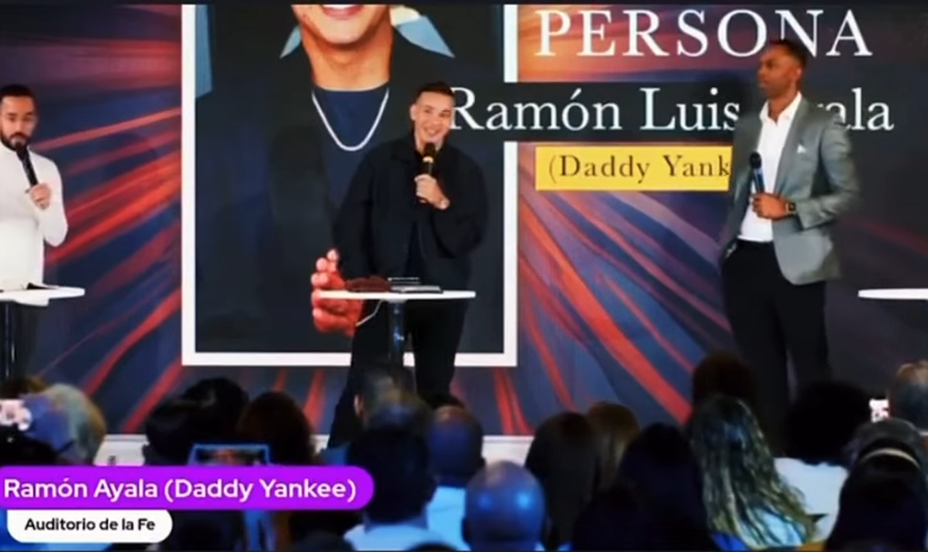 Daddy Yankee testemunha em igreja em Miami. (Captura de tela/YouTube/ Ciro Yankee)