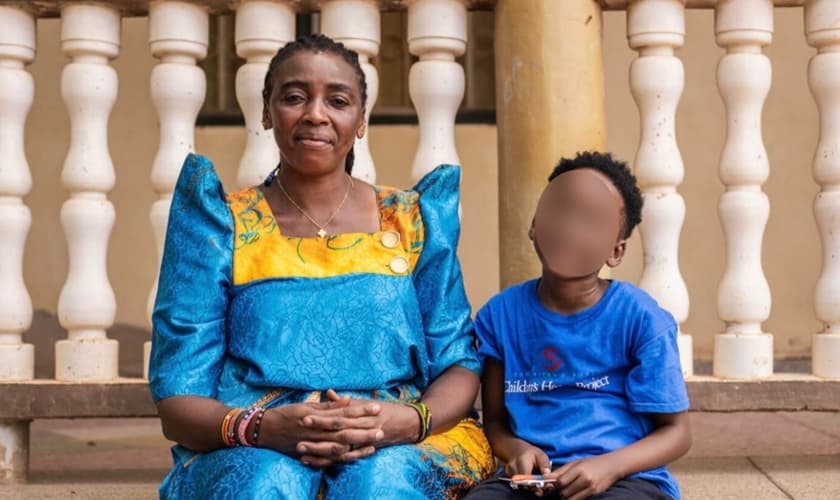 Francis e Amina. (Foto: Reprodução/Samaritan’s Purse)