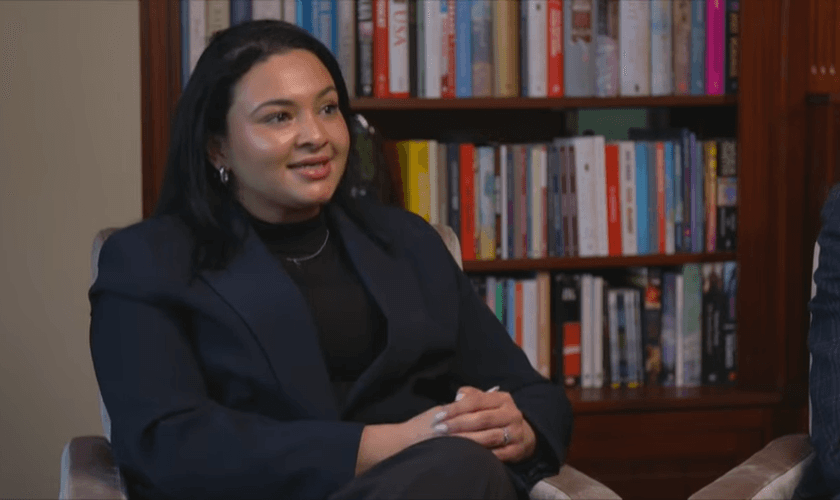 Mariam Atya deixou o islamismo e hoje serve a Jesus. (Captura de tela/YouTube/Hour of Power Nederland)