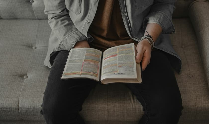 Tendência de maior interesse pela fé cristã apareceu entre as gerações mais jovens. (Foto: Unsplash/Aaron Owens)