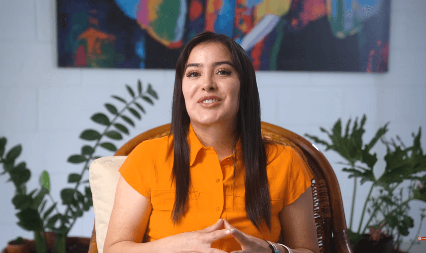 Julie Lopez. (Foto: Reprodução/YouTube/Delafé Testimonies).