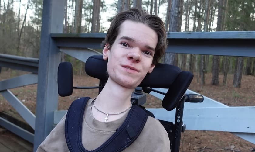 Jamey Carrington. (Foto: Reprodução/YouTube/Jamey Carrington).