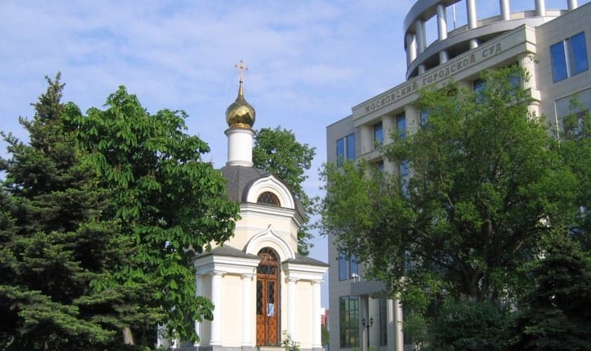 O Tribunal da Cidade de Moscou (à direita). (Foto: Wikimedia Commons/AndyVolykhov).