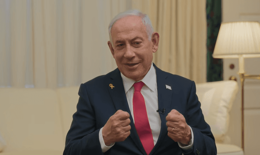 Benjamin Netanyahu em entrevista a Paula White-Cain. (Captura de tela/YouTube/Daystar)