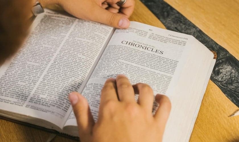 Segundo a Sociedade Bíblica Americana, os novos capítulos do estudo serão divulgados mensalmente até dezembro de 2025. (Foto: Pexels/Tima Miroshnichenko)