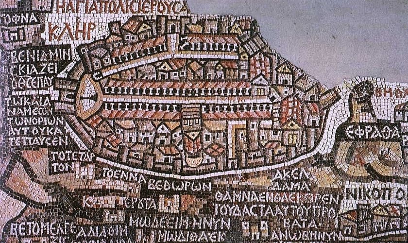 O mapa de Madaba representando a histórica Jerusalém faz parte de um mosaico no chão da antiga igreja bizantina de São Jorge em Madaba, Jordânia. (Foto: Domínio público/Wikipédia)