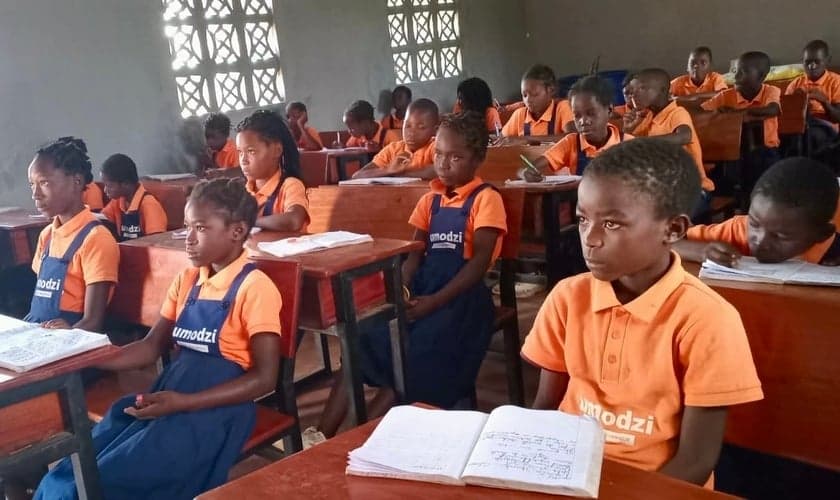 Alunos do Projeto Umodzi Cateme, em Moçambique. (Foto: Projeto Umodzi)