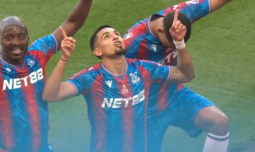 Jogadores expressam sua fé após vitória na FA Cup. (Captura de tela/YouTube/ESPN FC)