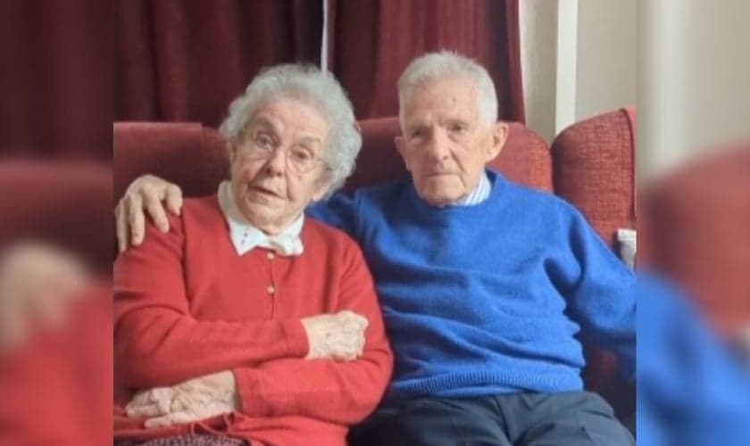 Michael, de 97 anos, e Joan, de 87 anos. (Foto: Reprodução/Instagram/Pilgrims' Friend Society).